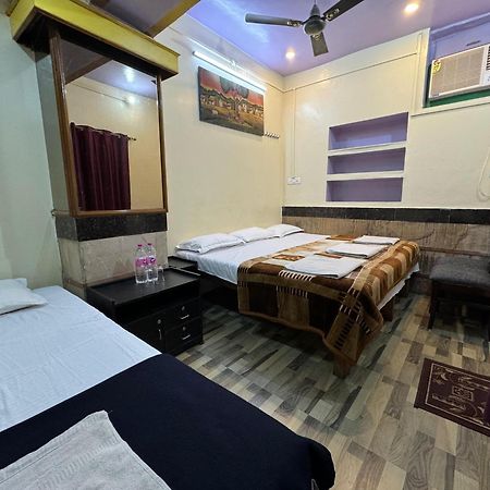 The Golden Lodge Varanasi Esterno foto