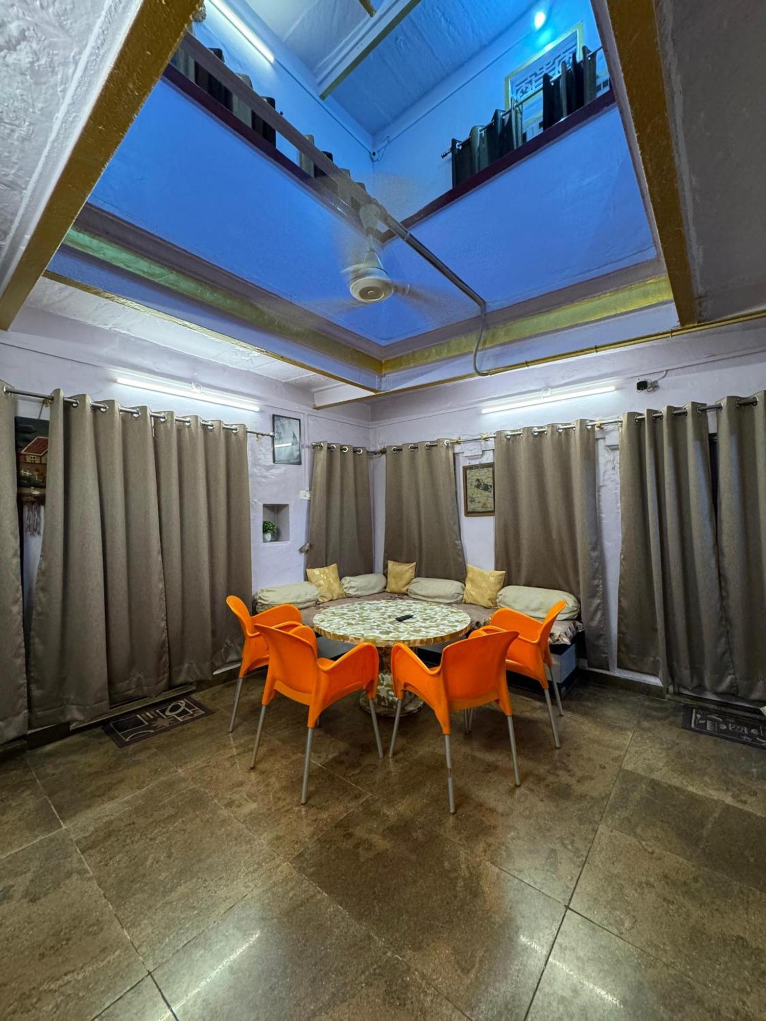The Golden Lodge Varanasi Esterno foto