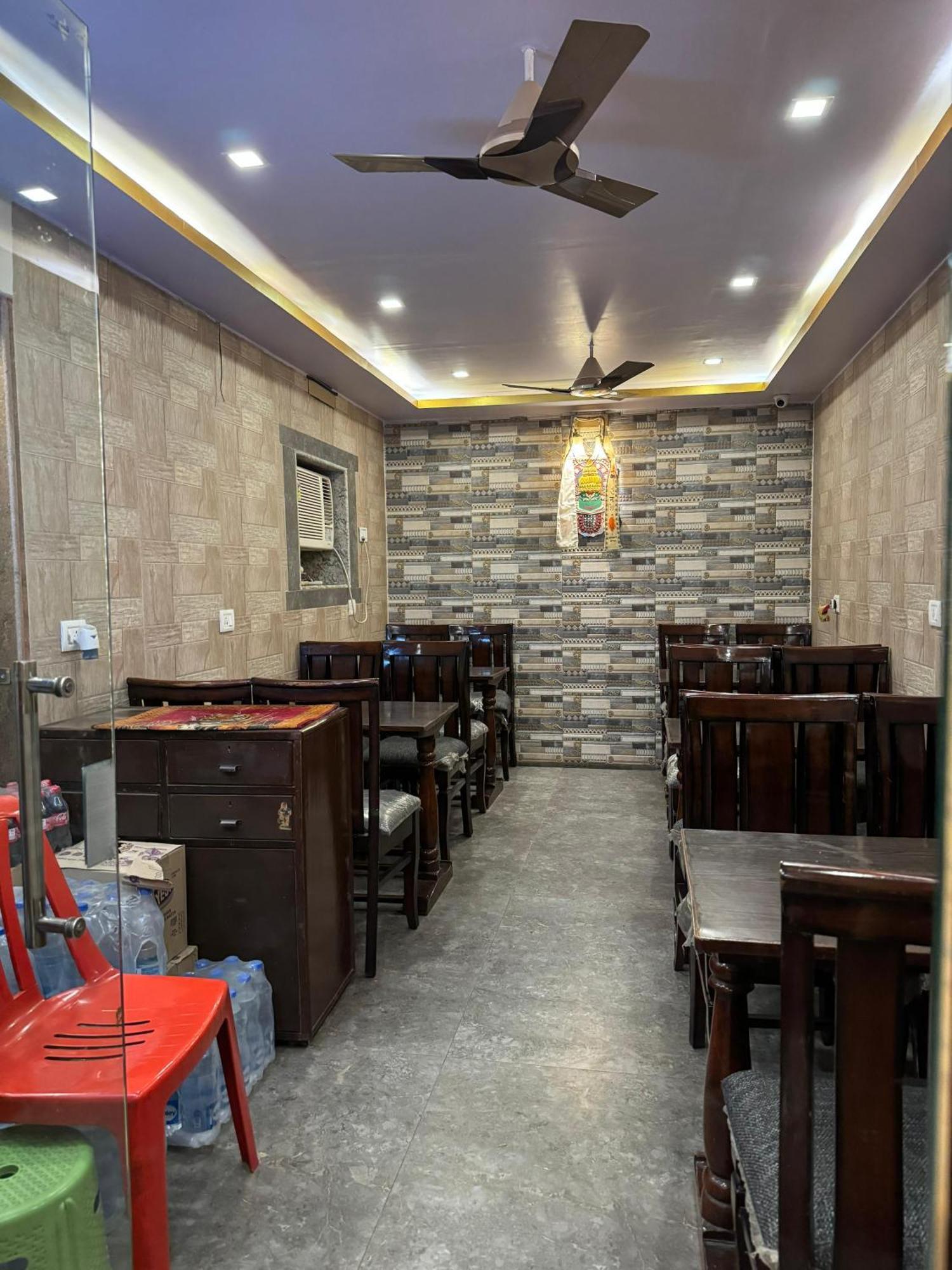 The Golden Lodge Varanasi Esterno foto
