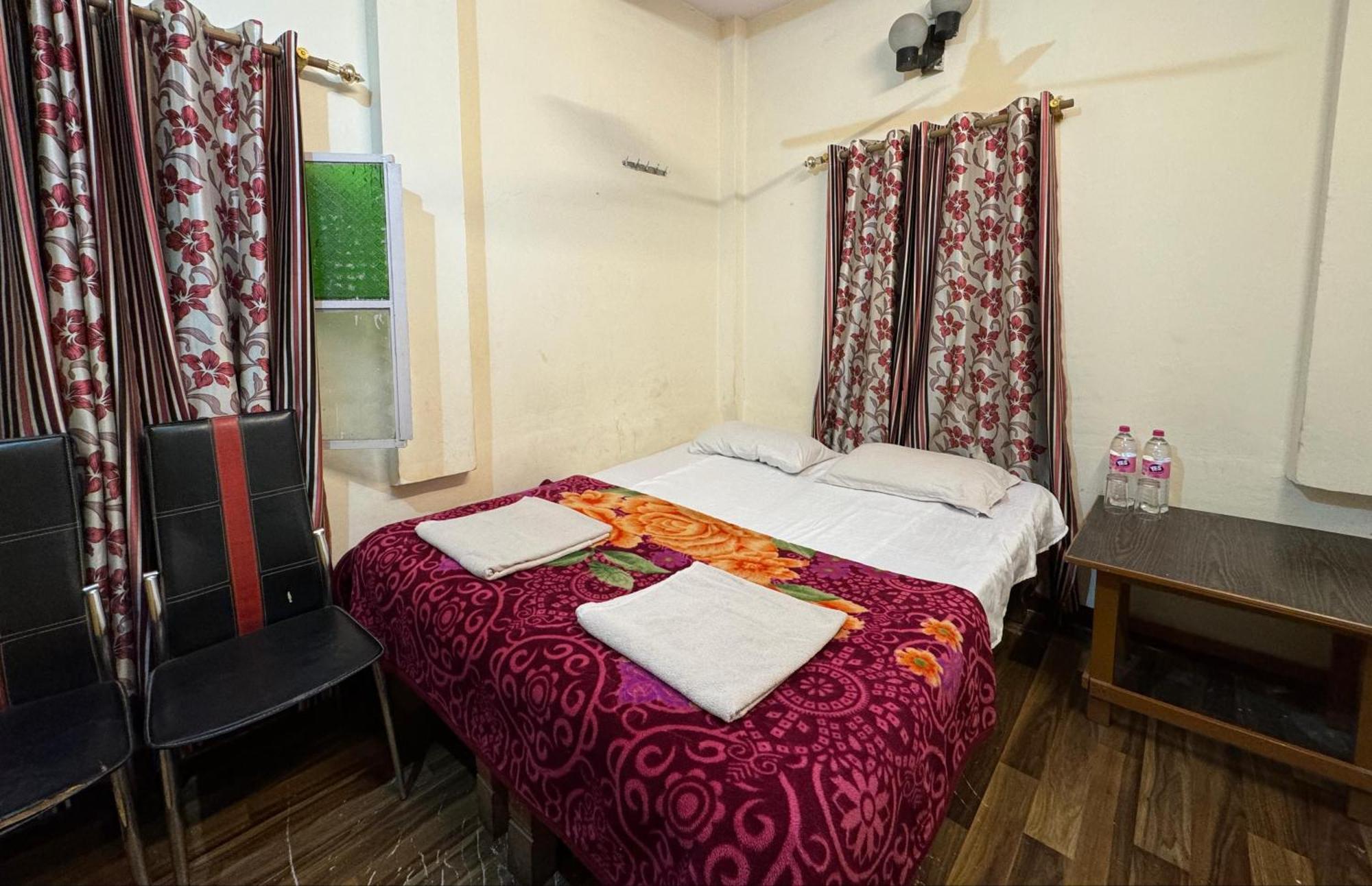 The Golden Lodge Varanasi Esterno foto